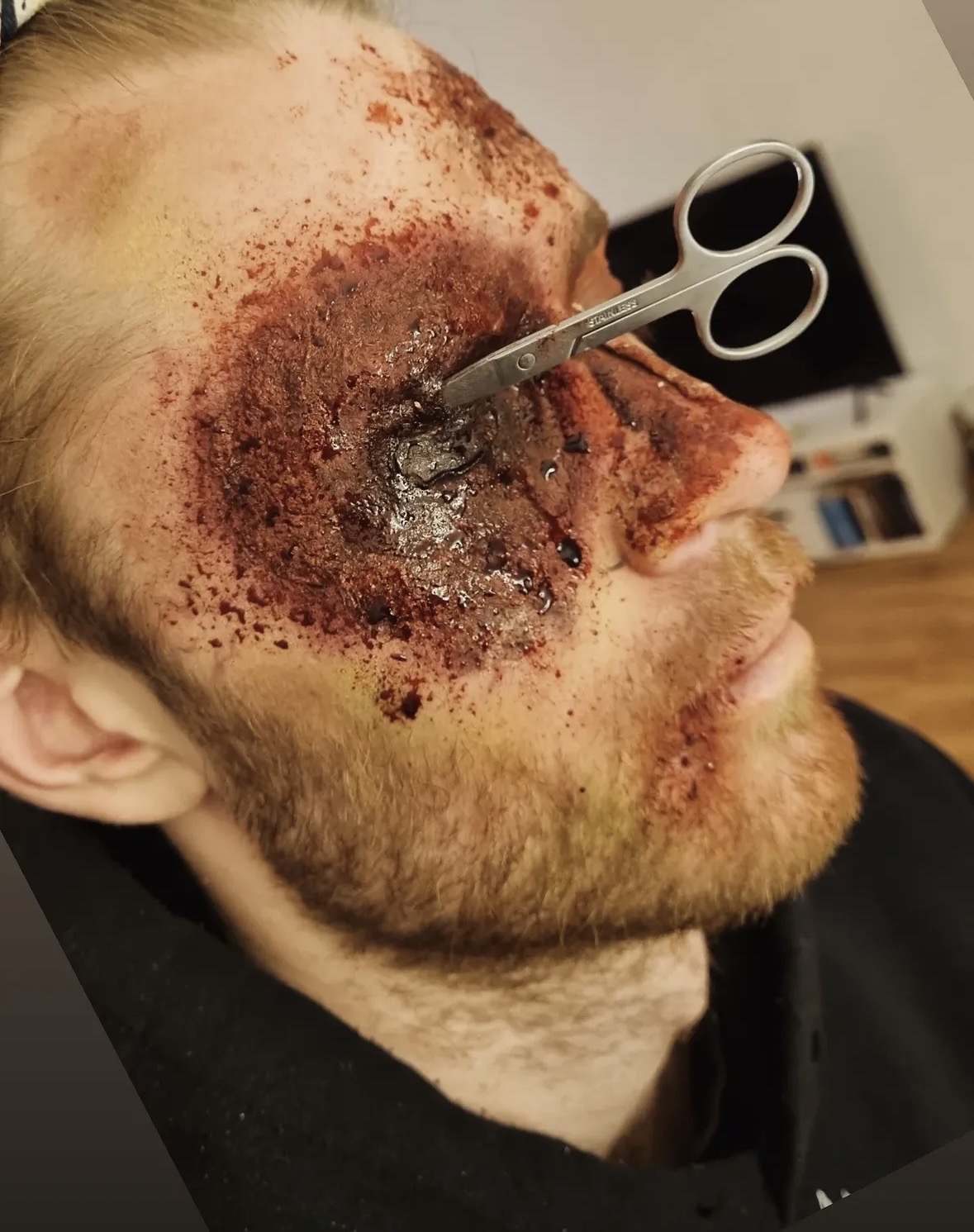 SFX-smink med specialmaterial
