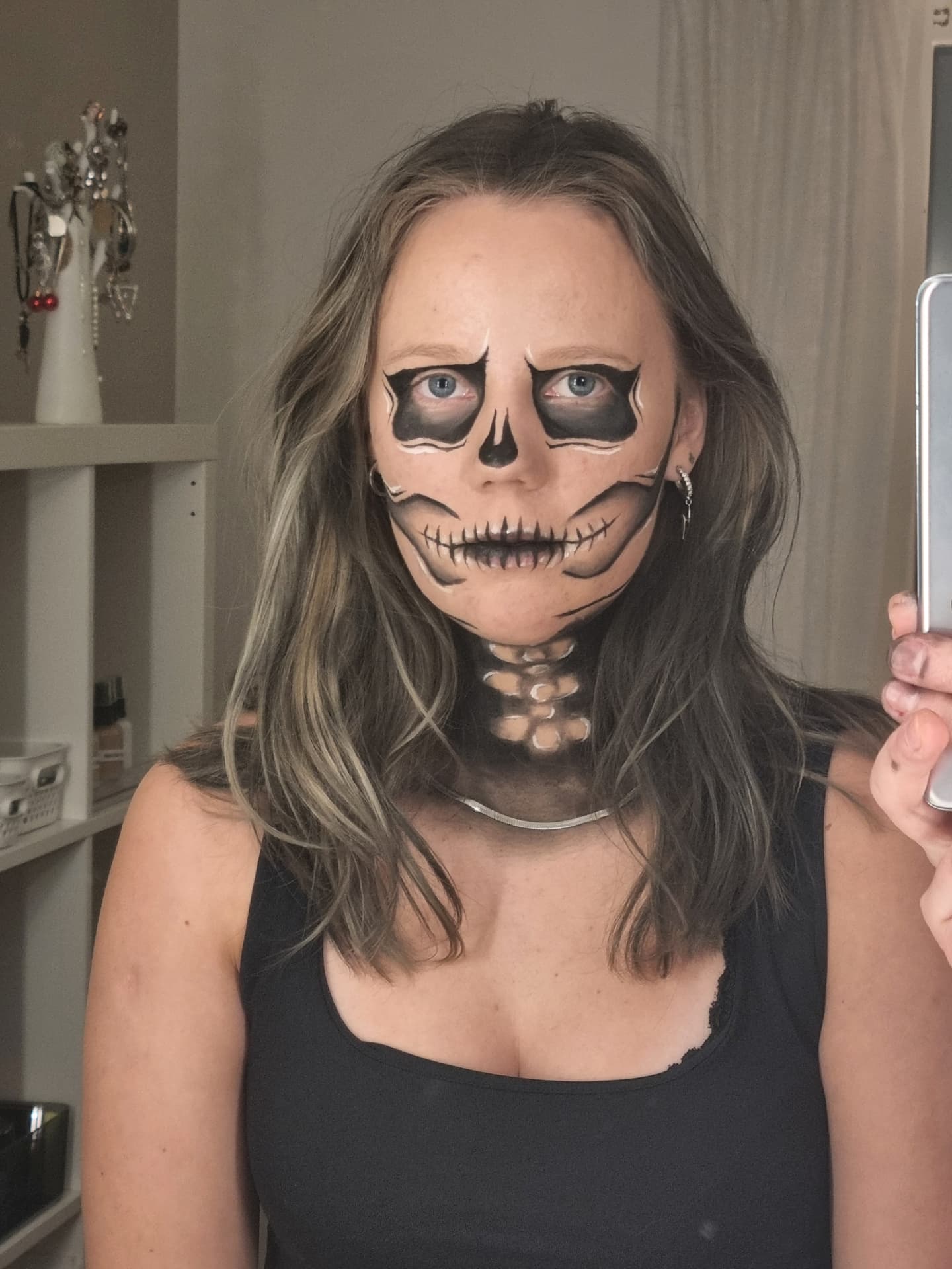Halloweensminkning - skelett